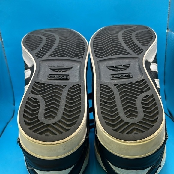 Adidas Hard Court Black/White/Gold size 6 Casual Sneakers - Picture 9 of 9